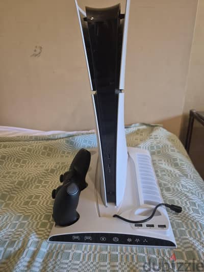 Playstation 5 Slim (Digital) + Charging & Cooling Station