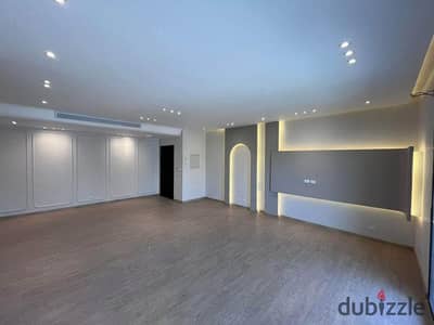 Elegant Apartment RTM in Six West View Landscape