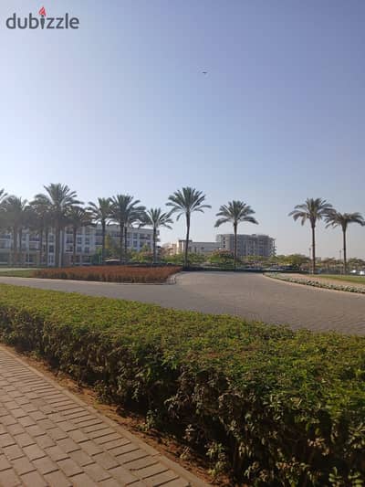 شقة متشطبة بالتكييفات مميزة للبيع في أب تاون كايرو إعمار المقطم  Uptown Cairo Emaar Mokattam