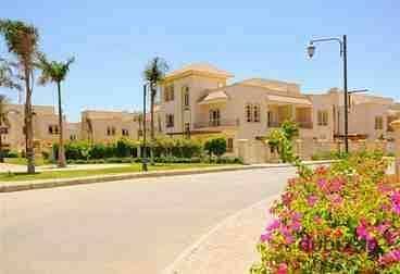 Twin house for sale, 303 square meters, Greens Compound, Sheikh Zayed, semi-finished, very prime location
