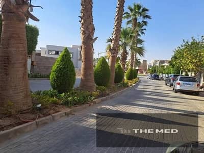 Townhouse in a prime location for sale in October, immediate delivery, semi-finished