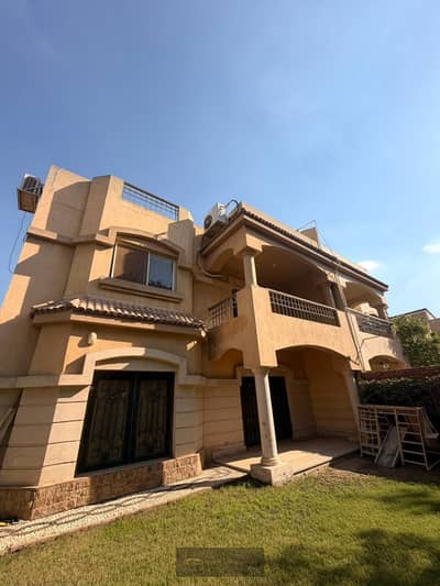 Twin house for rent in Dorra Gardens, 340 sq m, upscale, within a quiet compound, spacious rooftop with an open view.