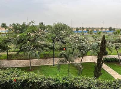 *شقة لقطة متاحه للبيع بمدينتي B14 افضل موقع للسكن والاستثمار في مدينتي بسعر تجاري لسرعه البيع - مجموعة 141 استلام خلال سنه اول استلامات b14 فيو وايد جاردن* موقع ممتاز بجوار the spine