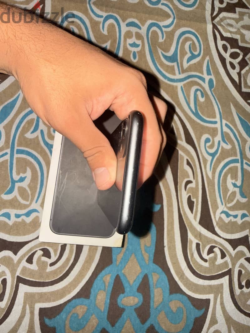 Apple - iPhone 11 3