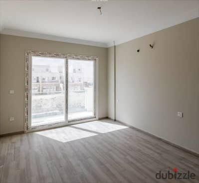 شالية كامل التشطيب بالتكييفات و جاهز للسكن الفورى فى نايا باي راس الحكمة قرب هاسيندا ويست و فوكا باي بالكيلو 212 الساحل الشمالي