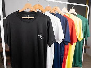 تيشرتات Calvin Klein