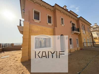 كواترو للبيع في سيتي جيت City Gate  داخل كمبوند راقي بموقع مميز نصف تشطيب واستلام فوري الوحدة كاملة السداد
