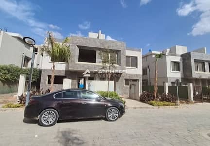 ڤيلا جاهز للمعاينة ڤيو الاهرامات بمقدم 10% او بخصم 38% ع الكاش بكمبوند Sun Capital !!
