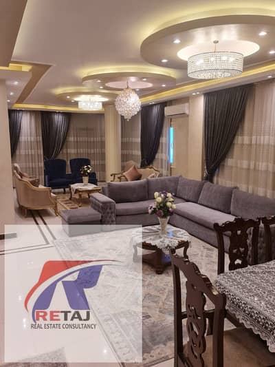 شقه مميزه للبيع في مدينه نصر مسجله في المنطقه الاولى على شارع رئيسي مباني حديثة تشطيب الترا سوبر لوكس                                                .