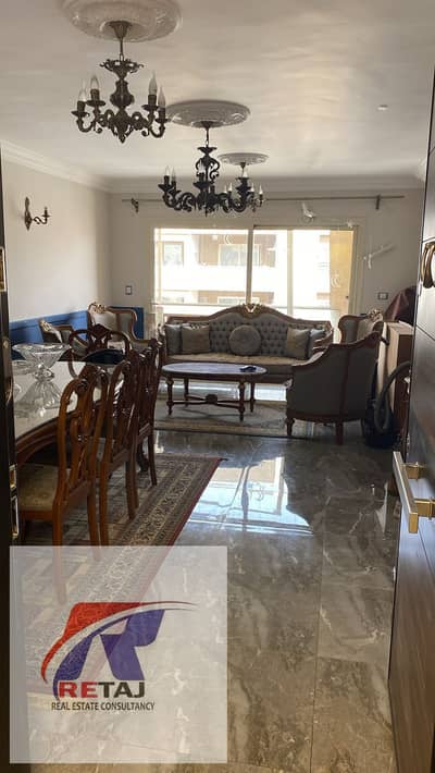 شقه مميزه للبيع في كمبوند ايست بارك مباشر على شارع الخمسين مدينه الواحة في مدينة نصر مباني حديثة وتشطيب عالي                                         .