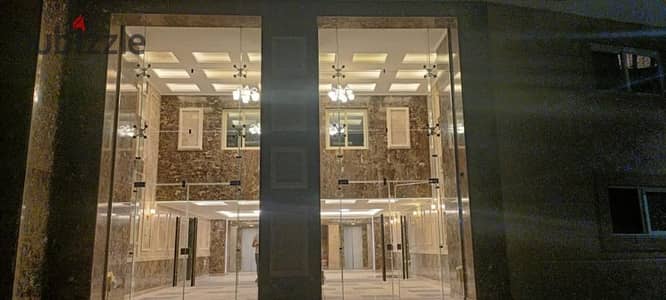 برج للايجار ف جاردن سيتي مساحه الدور 1000  متر ايجار مده طويله