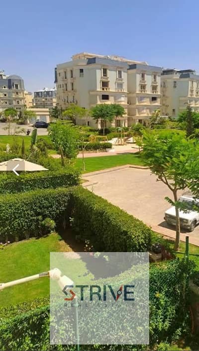 شقة بجاردن  في موقع برايم لوكيشن على فيو مفتوح دايركت على لاند سكيب،  بمقدم و اقساط  للبيع في كمبوند كريك فيو من ماونتن فيو القاهرة الجديدة.