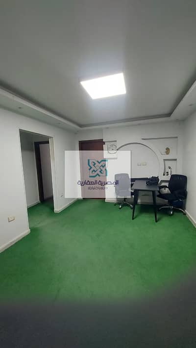 مكتب للايجار  برج ادارى . جراند بلازا  شارع كارفور  بالقرب من البنوك و منطقه الخدمات وشارع الخمسين