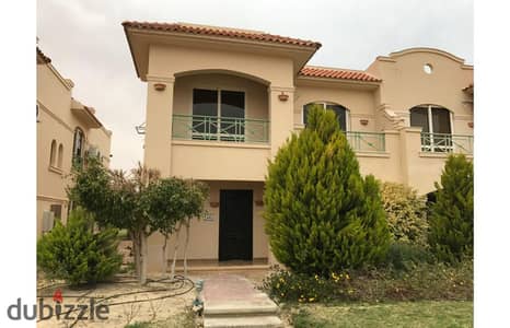 A very distinctive luxury villa with a direct view of the swimming pool, located in one of the most prestigious areas of La Vista Bay, just a few minu