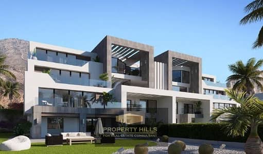 للمعاينة و الاستلام الفورى شاليه متشطب صف اول عالبحر فى جبال العين السخنة و دقائق من طريق الجلالة الجديد