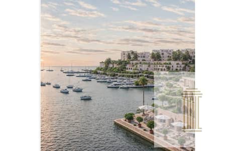 شاليه 81م في السنتوريني صف أول على المارينا في SouthMED | فرصة استثمار بسعر الطرح