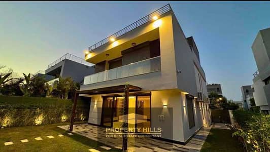 Inspect and move in immediately to the last villa in 6 October next to Pyramids Hills near Hazem Hassan on the ring road next to Patio 6 and Rayos and Mountain View 4