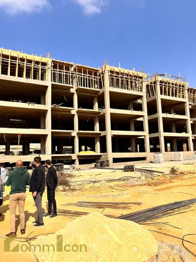 شقتك داخل كومباوند بتراس خارجي ٢٠ متر امام هايد بارك