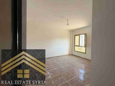 شقه للايجار سكن مصر اول سكن دور ثالث اسانسير 3غرف وحمام