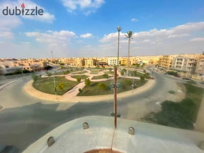 فرصة سكن راقي جدًا | دور كامل 450م + روف مفتوح 150م بالمنطقة الثامنة موقع مميز على بعد دقيقتين من طريق السويسربلاىبلى