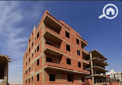 شقة 200 م تاني نمرة من محور حرف C  أول يمين قبل بوابة ماونتن فيو متكرر أسانسير نصف تشطيب بالعدادات أستلام فوري تسهيلات 18 شهر