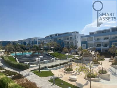 شقة فندقية دور أرضي بحديقة للبيع في Fouka Bay