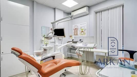 Ready 51 meters clinic in the Spanish neighborhood in front of the Bidaya 1 compound and next to the Golf Corner with a down payment of 535 thousand and a monthly installment of 29 thousand and the remaining over 3 years