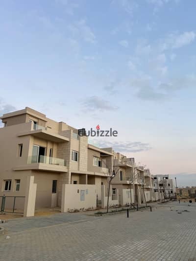 Townhouse for sale in Towne Hyde Park October Ready to move installments remaining