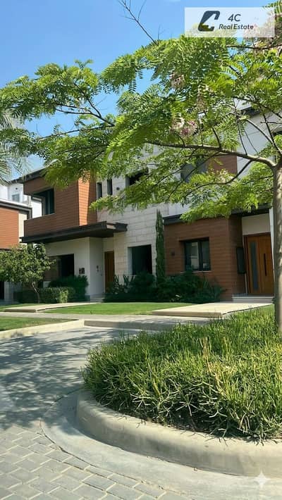 Villa Townhouse ready to move for Sale 274 m Lowest Price with DP & Installments Prime Location Open View at Azzar 2 Fifth Settlement New Cairo