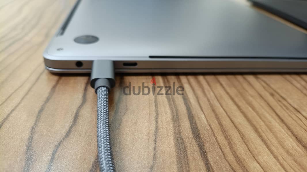 MacBook pro 2016-touchpad-4 USB- c 2