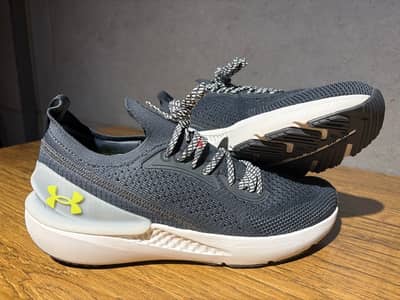 Under Armour shoe ( size 42) Original