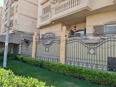 أميز لوكيشن بالتجمع الخامس  النرجس عمارات  اول ناصية فى عمارات النرجس    ناصية صريحة بحرى وخطوات من جامع فاطمة الشربتلى ودقائق من جامع المصطفى   ومساف
