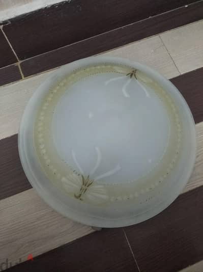 عدد 2 طبق إضاءة سقف (2 لمبة و 3 لمبة) بحالة ممتازة للبيع