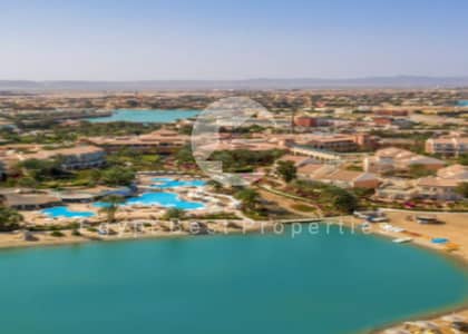 وحدة 2 غرف نوم للبيع في موقع مميز جدًا بالجونة – البحر الأحمر، بإطلالة مفتوحة على البحر واللاجون، تشطيب كامل مع تكييفات وخزائن مطبخ، مع تقسيط حتى 5 سن