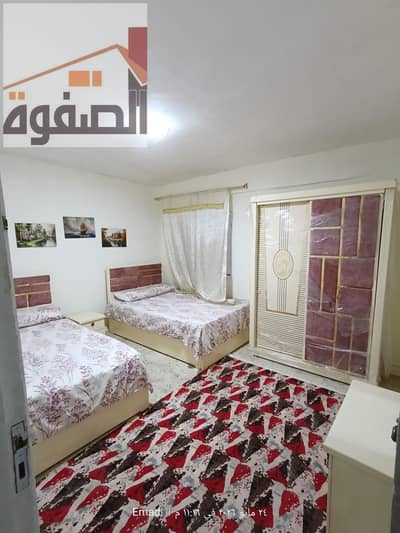شقة للايجار مفروشة عمارات الاوقاف الجديدة قريبة لموقف العرب غرفتين ورسيبشن مكيفة غرفة
