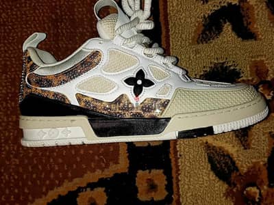 L. V SKATE  مقاس 43 متلبستش ولا مره  ب 1750