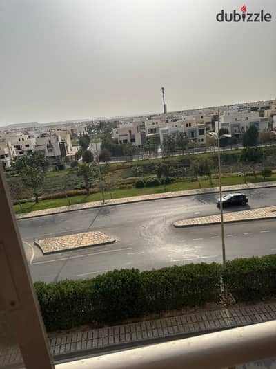 شقة للإيجار قانون جديد في مدينتي – 124م – B6 – فيو شارع وفلل