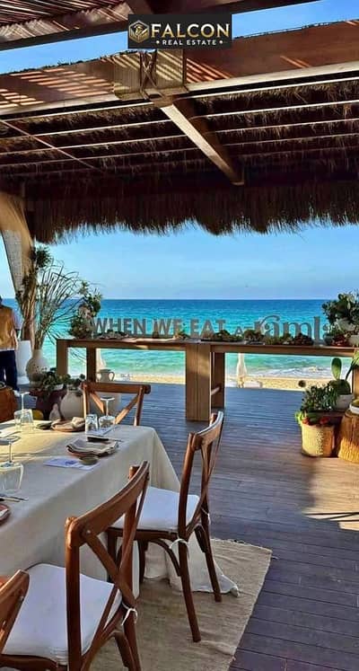 شاليه فاخر متشطب بالكامل sea view فى قريه رمله فى قلب راس الحكمه الساحل الشمالى بجوار قريه جيفيرا وسيزر سوديك بالتقسيط على 8 سنين بأقل مقدم