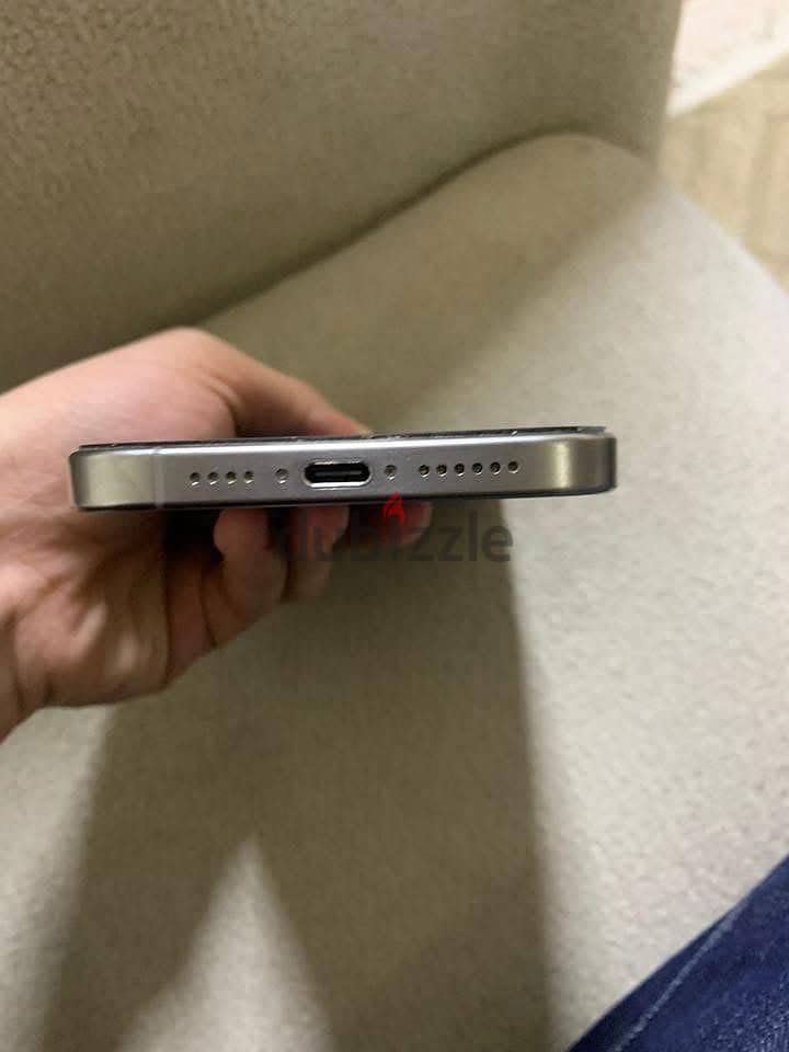 iPhone 15 pro max 4
