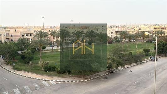Last apartment 230m repeated 4 rooms in Al-Banfsaj Palace with northern façade overlooking the most beautiful two gardens