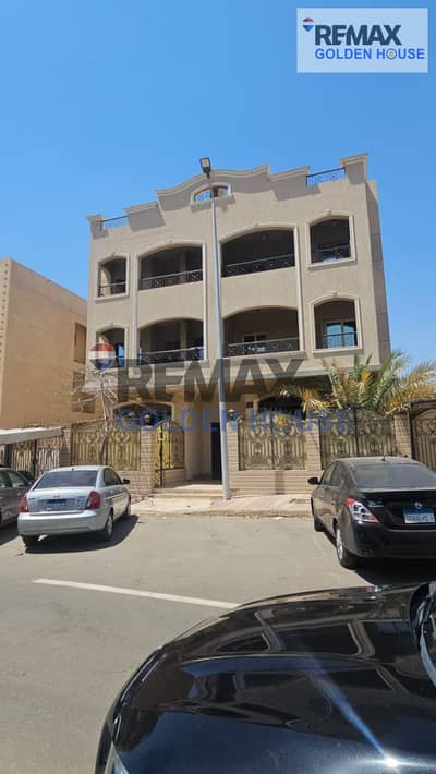 باقل من سعر السوق في ارقي احياء الشروق في الحي التامن شقة للبيع بمساحه 225 3غرف و 3حمام وريسبشن كبير 3 قطع دور تاني متأسسة سباكة وكهرباء استلام فوري