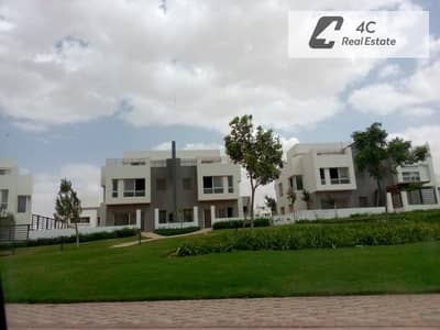 At the lowest price in the market a townhouse villa with full sea exposure for sale 3 bd with a landscape view prime location in Hyde Park Compound