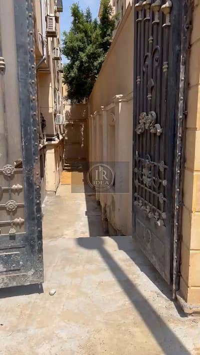 شقه بيزمنت للبيع جنوب الاكاديميه أ بمدخل خاص مع جاردن