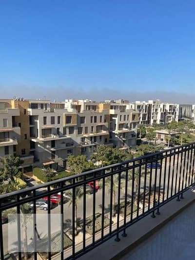 دوبلكس للإيجار في ايستاون سوديك متشطب بالكامل ( تكيفات- مطبخ) في لوكيشن مميز جدا على اكبر فيو مفتوح في المشروع