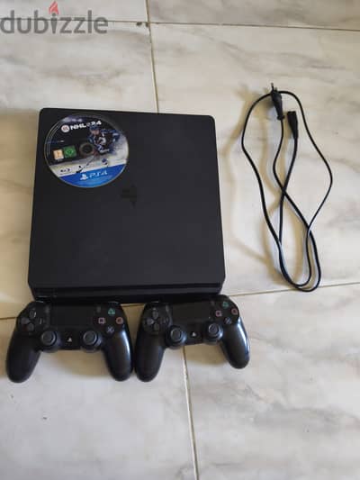 جهاز العاب ps4 بلايستيشن 4 مع مقبضين تحكم اريجينال بحالة الجديد