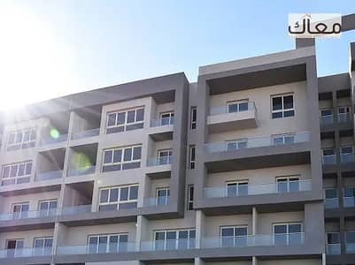 شقه استلام فوري بسعر زمان في كومباوند ساكن و عايش بمساحه 157بسعر 3.000. 000 خد المفجأه تقدر تقسطهم علي 6 شهور