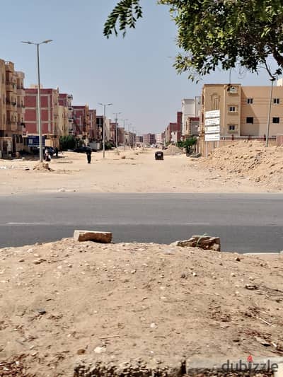 The price has been reduced for a quick sale of this plot of land in the northern part of the city. It is new, with all paperwork completed, and is rea