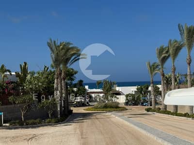 سينيور  شاليه فاخر، مُجهز بالكامل، مع تكييف ومطبخ، 3 غرف نوم وحديقة خاصة. دفعة أولى 5% وأقساط على مدى 10 سنوات - الساحل الشمالي