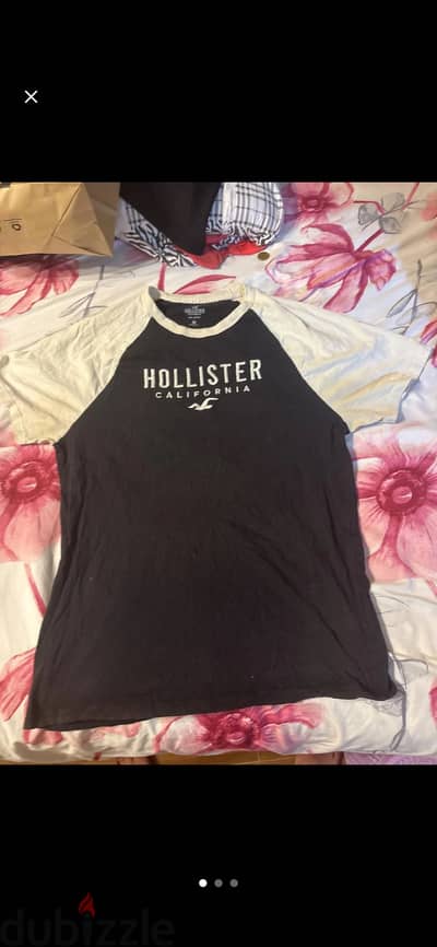 hollister tshirt large