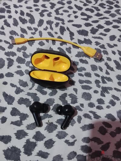 Realme Buds T100 Original بحالة ممتازة